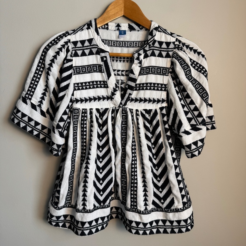 Old Navy Jacquard Black White Geometric‎ Print Peasant Blouse XS Aztec V-Neck